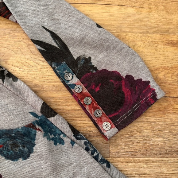 Chico’s Hi-Lo Floral Print Long Sleeve Knit Tunic Sz. M/8 (1) - Picture 2 of 10